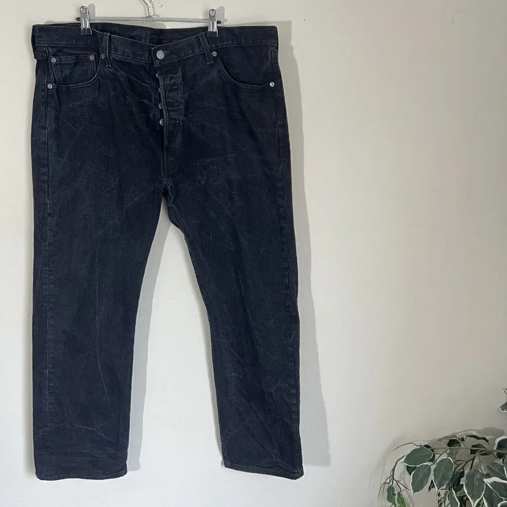 Levi's 501 Straight Leg Button Fly Jeans Mens Size 42x30 Black Washed